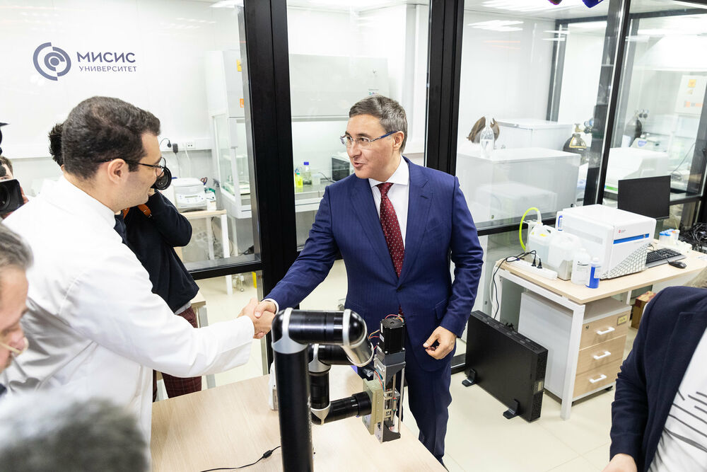 За вклад в проведение Года и популяризацию отечественных научных достижений университет отмечен благодарностями заместителя Председателя Правительства Российской Федерации Дмитрия Чернышенко, помощника Президента Российской Федерации Андрея Фурсенко и министра науки и высшего образования Валерия Фалькова