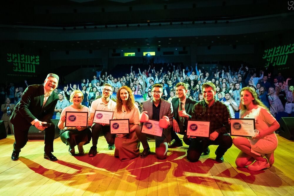 Победители Science Slam MISIS с дипломами