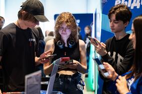 Студенты на весенней Ярмарке вакансий